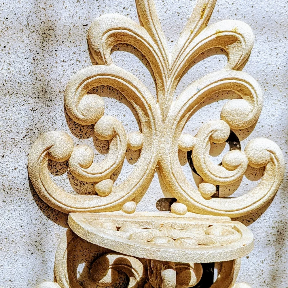 Cast Iron Scolloped Indoor/Outdoor Ornate Cream Shelf Wall Sconce Decor